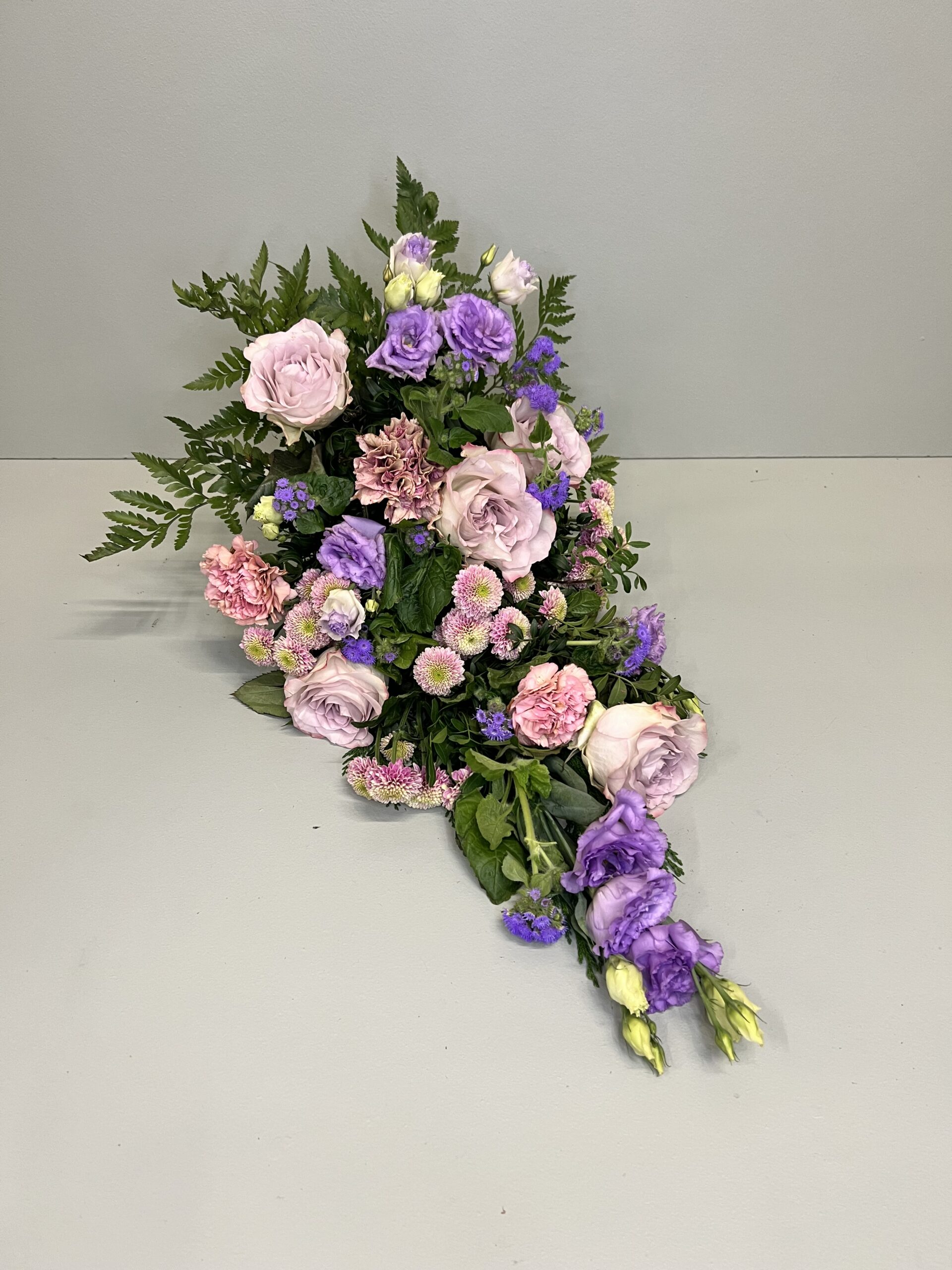 Reuke First Design Lilla og lyserød bårebuket - Design Flower