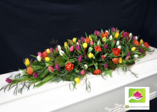 Send kistepynt, send kistedekoration, bestil kistepynt, bestil kistedekoration, levering af blomster, send blomster, bestil blomster, blomster til begravelse, begravelse blomster, blomster til kirke, levering til kirke, bestil blomster til bisættlese, send blomster til bisættelse, Send blomster til begravelse, bestil blomster til begravelse