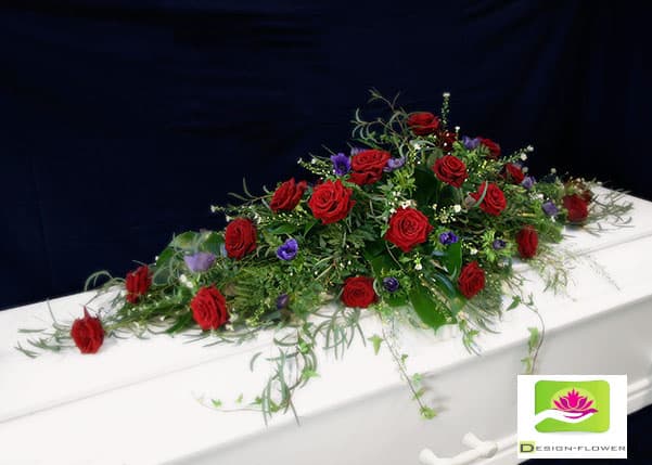 Send kistepynt, send kistedekoration, bestil kistepynt, bestil kistedekoration, levering af blomster, send blomster, bestil blomster, blomster til begravelse, begravelse blomster, blomster til kirke, levering til kirke, bestil blomster til bisættlese, send blomster til bisættelse, Send blomster til begravelse, bestil blomster til begravelse