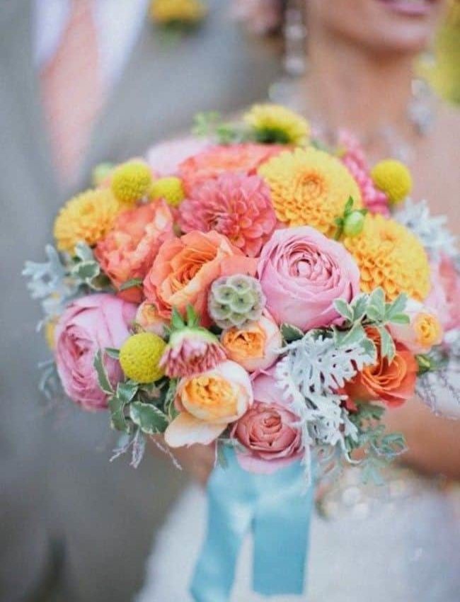 Send blomster med Design-Flower til én du holder af, eller til enhver anledning.Vi har 20 års erfaring indenfor blomsterbranchen, og er yderst kompetente, serviceminded og professionelle.Vi laver alt fra Unique variations buketter, til brudebuketter, almindelige buketter, bårebuketter med flere. Vi laver også alt i blomster til større arrangementer. Alt fra bryllup til konferencer samt begravelser med flere.For større arrangementer bedes du venligst kontakte os pr mail eller pr telefon senest 14 dage inden arrangementet.Vi har kun friske blomster og et stort og varieret udvalg i alverdens farver. Vores speciale er at sammensætte buketten nøjagtig som du ønsker det, og her får du mulighed for at sætte dit personlige præg på buketten.Vi har også et bredt sortiment af potteplanter, potter, dekorationer, blomstertilbehør og eventuelt vin og chokolade.Vi leverer årets 365 dage til døren i København og omegn, og ved bestilling inden kl 14, kan vi leverer samme dag.Send blomster med Design-Flower til én du holder af, eller til enhver anledning.