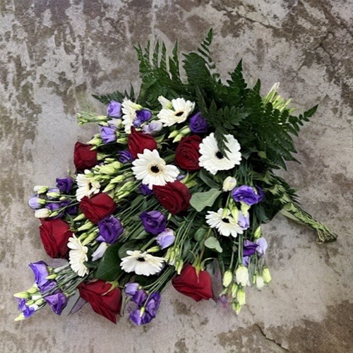 bestil bårebuket, send bårebuket, send blomster, bestil blomster, begravelses blomster, bårebuket, blomster til kirke, begravelse, billige bårebuketter, bårebuket med bånd, bårebuket med lijle, levering af bårebuket, bestil blomster, leverign´af blomster, bårebuketter, bestil krans med bånd, levering af bårebuket, bestil blomster til begravelse, bårebuket til begravelse med bånd